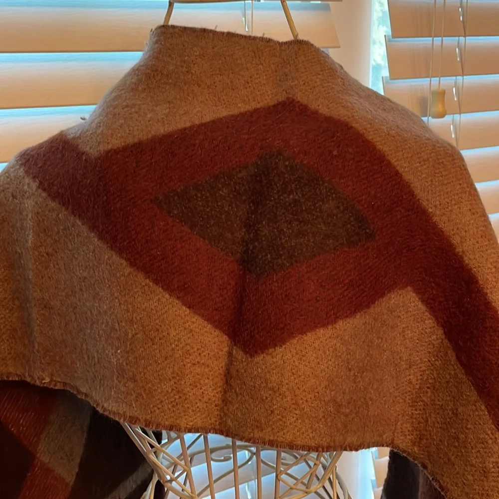 Lambs wool scarf.